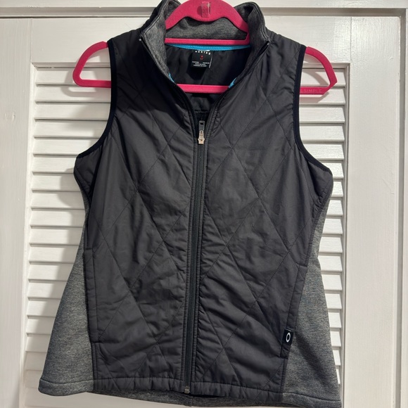 Oakley Women’s Hydrofree Puffer Vest Size Small - Picture 2 of 3